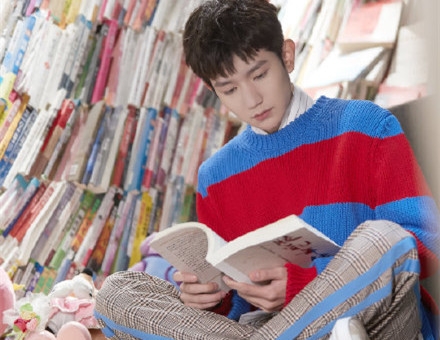 网爆王源肖战是邻居 甚至同住一层楼