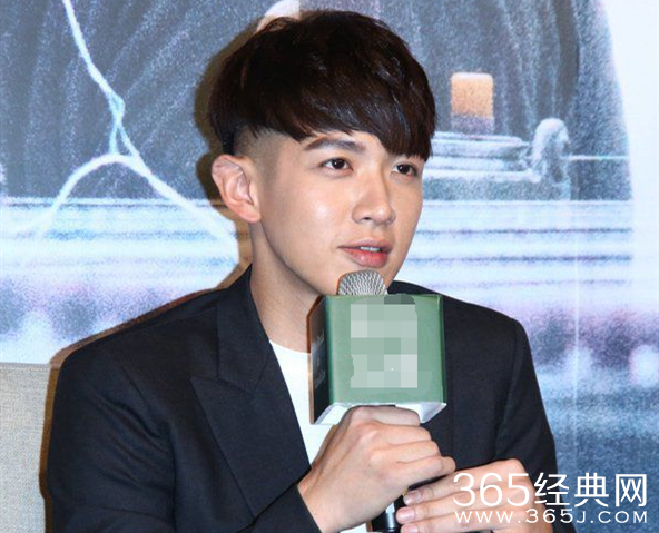 萧亚轩公布恋情获柯震东力挺：公布需要勇气