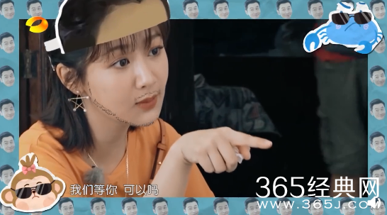 王俊凯杨紫模仿黄晓明被本尊发现 梳头姐弟连忙认错