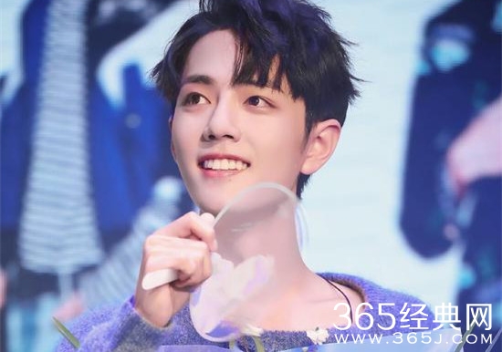 肖战再次被私生饭骚扰 在机场直接被摸手