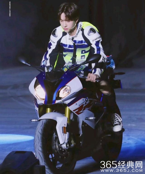 天天向上曝光王一博赛车纪录片《我不想只是做花瓶 》