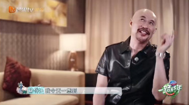 这个“拜月教主”有点萌 徐锦江反差萌实力圈粉