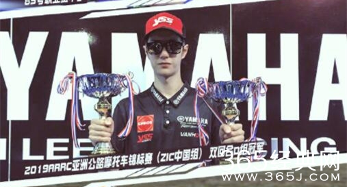 王一博参加职业赛车赛 赛车纪录片曝光