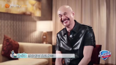 这个“拜月教主”有点萌 徐锦江反差萌实力圈粉