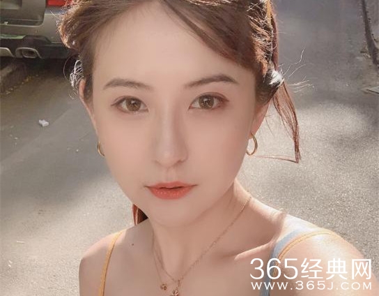 热依扎怒斥偷拍者 深夜发文怒怼：没必要