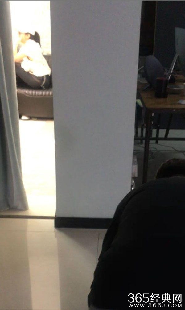 陈妍希低调探班陈晓 力破离婚传闻