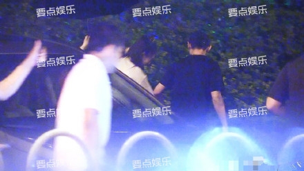 张继科与白衣女子被拍 疑似新恋情曝光