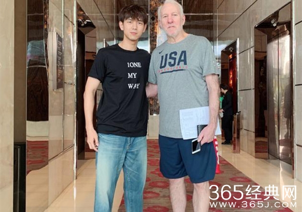 李现晒和波波维奇同框合影 化身迷弟在线追星