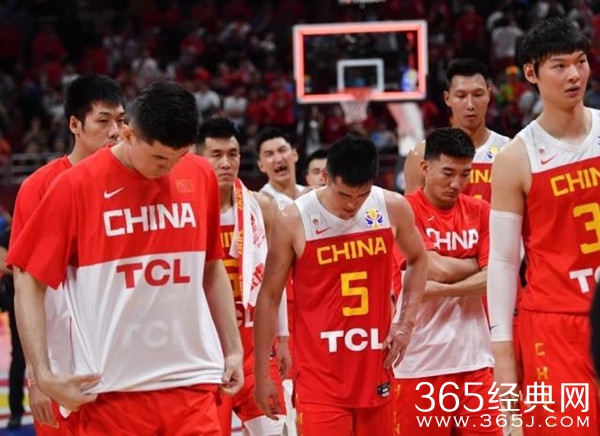中国男篮无缘16强 李楠谈中国男篮却被喊下课