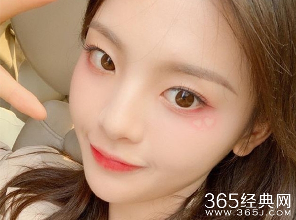 杨超越关闭ins评论 疑回应与孟美岐粉丝间矛盾