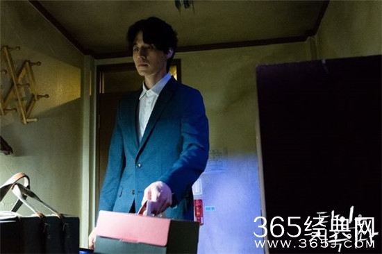 《他人即地狱》牙医的蛋糕盒里到底是什么呢？