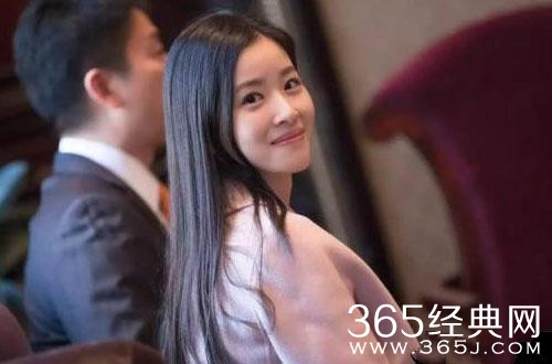 负面新闻不断 章泽天出面辟谣成绩差