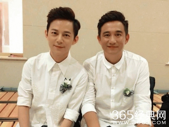 何炅与黄磊夫妇约饭 孙莉素颜清纯出镜