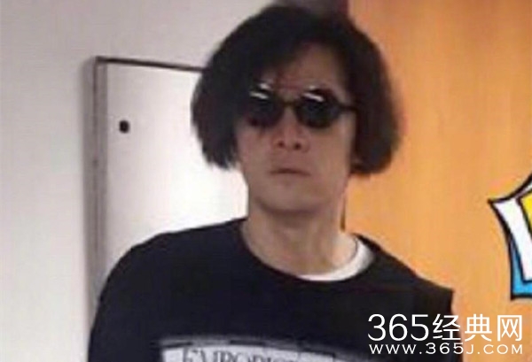 胡歌再度放飞自我 中分爆炸头太辣眼睛