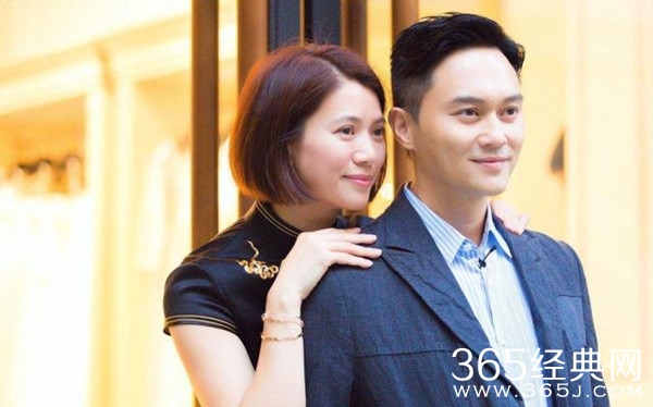 美颜滤镜下的张智霖 尖下巴大眼睛似外星人