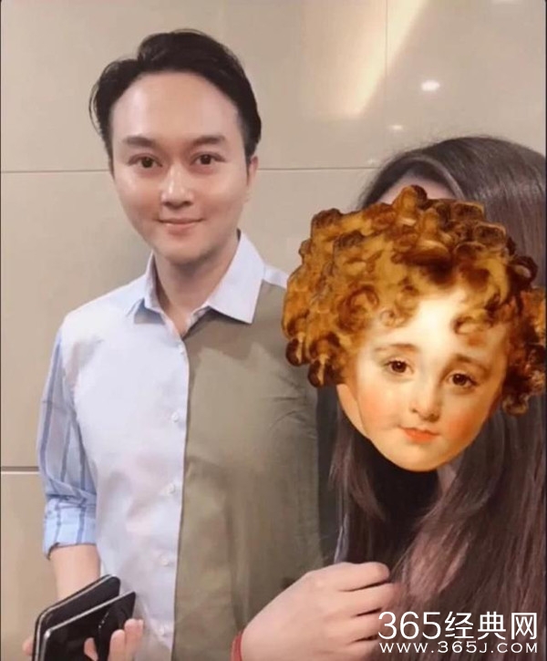 美颜滤镜下的张智霖 尖下巴大眼睛似外星人