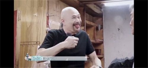 巨型宝宝徐锦江喷西瓜 惨遭梁家辉嫌弃