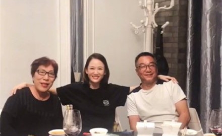 陈乔恩探望乔任梁父母 每年如此感叹最好的友谊