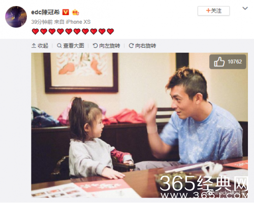 女儿奴陈冠希晒带娃日常 Alaia扎小马尾十分可爱