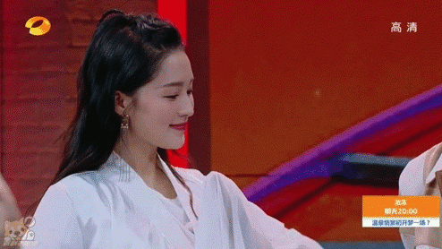 李沁大跳水袖舞撩王一博 仙到王一博不敢直视