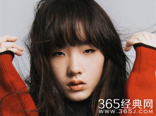 小S女儿许曦文厌世脸显气场：在家敢这样就飞踢