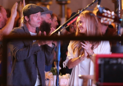 布拉德皮特恋情疑曝光 与绯闻女友一年前相识