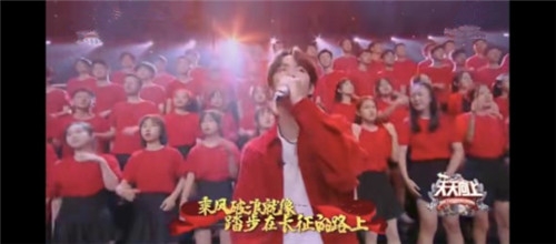 王一博大张伟合唱生来倔强 热血为祖国庆生