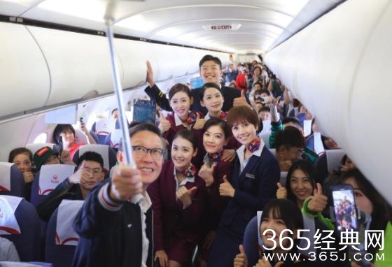 《中国机长》袁泉演技炸裂 挑战乘务长毕楠角色