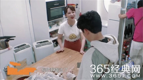 苏有朋重回中餐厅 和杨紫讨论还珠剧情