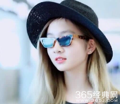 别人的13岁 黄多多金发亮相 气质堪比超模