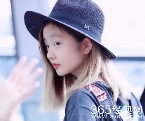 别人的13岁 黄多多金发亮相 气质堪比超模