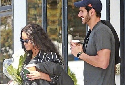 蕾哈娜承认恋情 与阿拉伯富商已交往一段时间