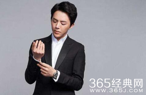 李云迪获金质勋章 首位获此殊荣的中国钢琴家