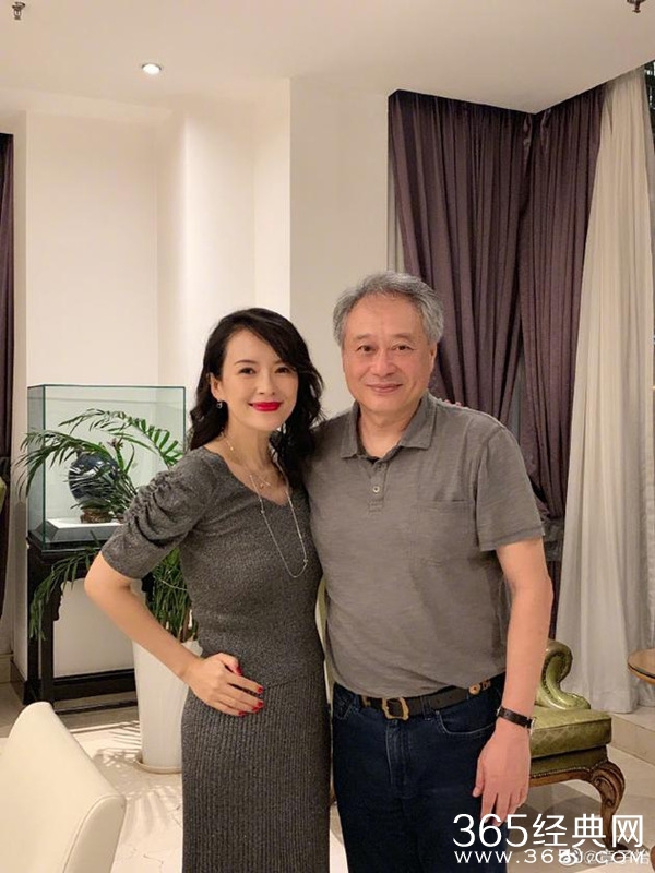 章子怡李安相聚合影 小腹微隆网友猜测已怀二胎