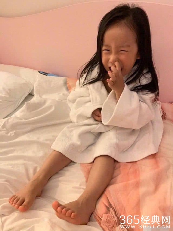 伊能静半夜回怼网友 网友恶语评论侮辱女儿“小米粒”