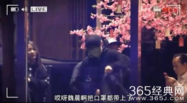 魏晨水下浪漫求婚女友 甜蜜发文“Yes , I do”