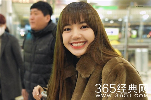 Lisa担任《青春有你2》导师 人间跳舞机器了解一下