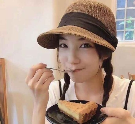 陈柏霖带女友庭萱与家人聚会 认定陈家准媳妇？