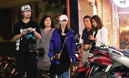 恋情曝光?陈柏霖与绯闻女友庭萱与父母吃饭
