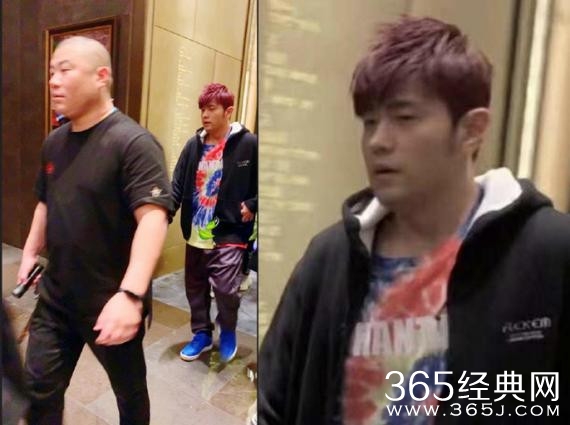 周杰伦染红发 发福严重变“曾小贤”