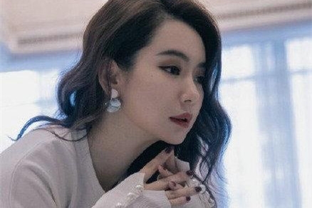 一个敢问一个敢答 戚薇晒体重回应金瀚