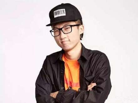 池子方否认与豆得儿恋情 两人被拍举止亲密