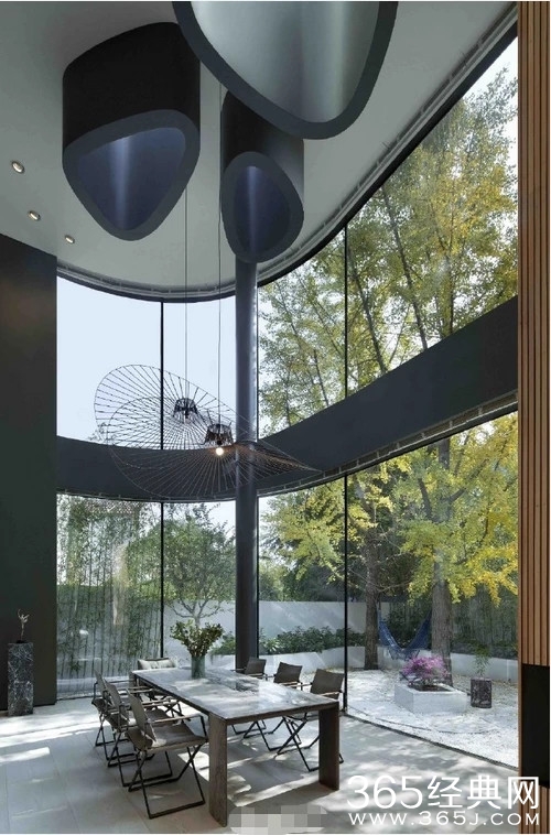 江一燕获奖别墅竟是她的私人别墅 内部客厅有鱼池十分豪华