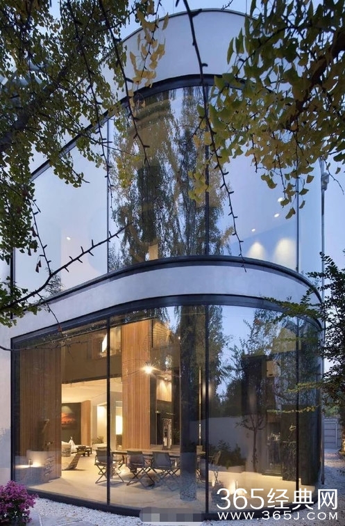 江一燕获奖别墅竟是她的私人别墅 内部客厅有鱼池十分豪华