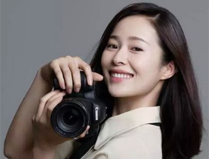 窦唯前妻高源撕江一燕：支教是化妆摆拍