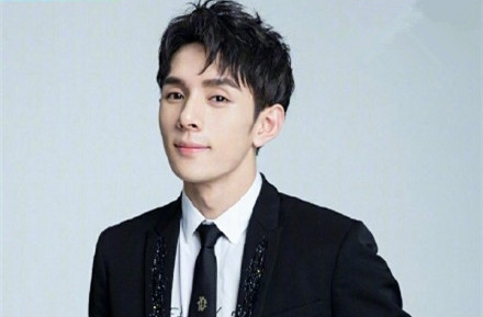 李佳琦直播分不清陈情令人物 满屏的求生欲