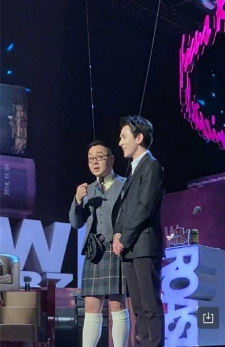 李佳琦加盟《吐槽大会4》 张绍刚小短裙抢镜