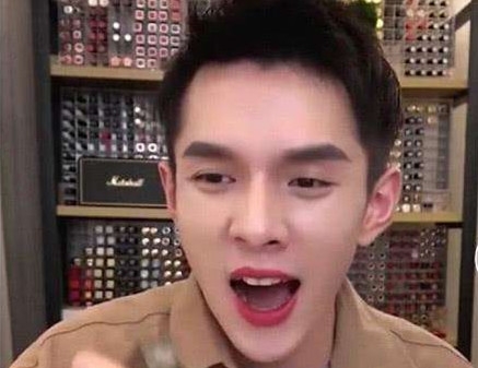 “口红一哥”李佳琦直播翻车 据说不是第一次翻车了？