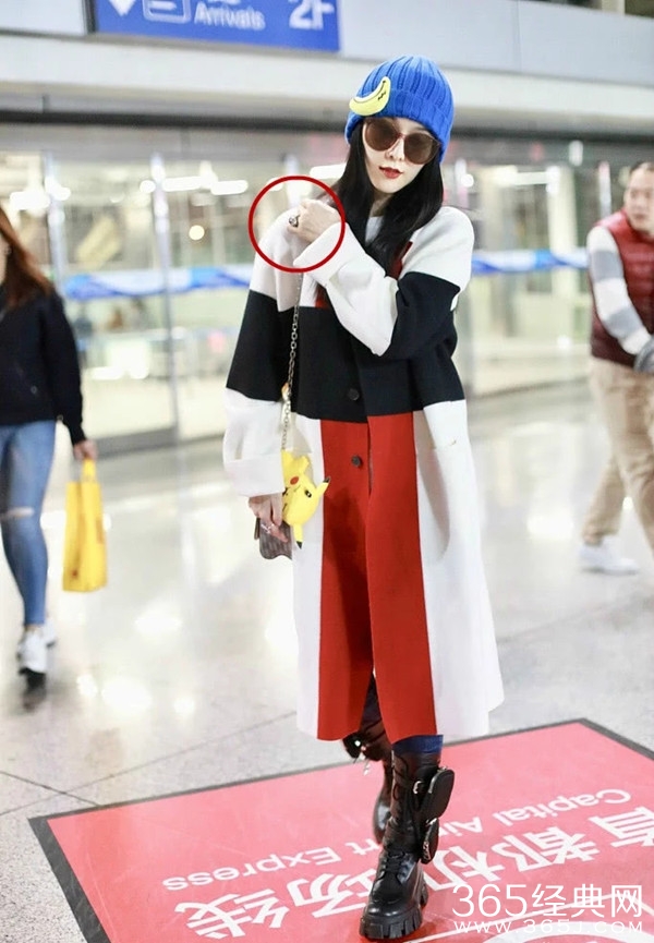 范冰冰一家现身机场 手上五千万鸽子蛋钻戒吸睛