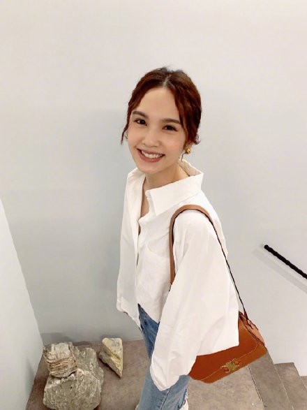 杨丞琳深夜清空社交账号内容 网友猜测和李荣浩吵架了？